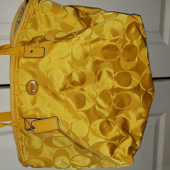 Large COACH tote - Picture 2 of 5